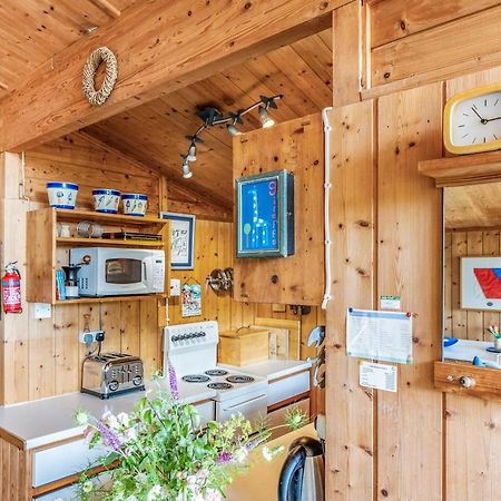 Scandinavian Style Lodge In Rock Wadebridge Exterior foto